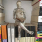 📚Modern skandináv szobor egy olvasó nőről