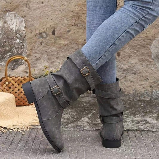 👢 Női alacsony sarkú bokacsizma csatral