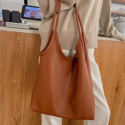 Divatos, nagy kapacitású válltáska